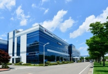 실적 날개 단 LG엔솔, 주가 둘러싸고 긴장 고조