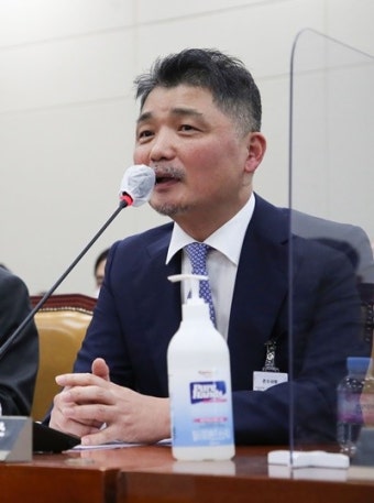 김범수 카카오 창업자,  잇단 악재에 '사면초가'