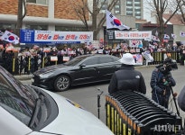 [르포] 윤석열 탄핵 둘러싼 분열의 현장