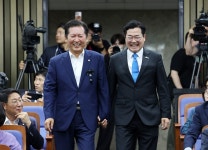 인파이터 정청래 vs 아웃복서 박찬대… 불붙은 당권 경쟁