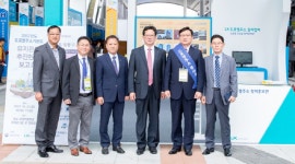 [포토] 국토정보공사 박명식 사장, 지방자치박람회 참석