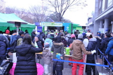 비발디파크 셰프 샘킴의 12번째 푸드트럭 성황···800인분 수프 동나