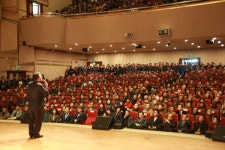 이용호 의원, 출판기념회 성료… 평일인데도 인산인해