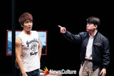 컬처포토 소통하지 못해 외로워진 사람들… 연극 ‘우리 노래방 가서 얘기 좀 할까?’