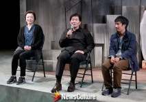 현장스케치 50년 연기 인생의 진수… 연극 ‘박웅의 수상한 수업’ 프레스콜