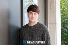 [인터뷰] 뮤지컬 ‘쓰루 더 도어’ 김수용 "대극장 배우가 따로 있나요?"