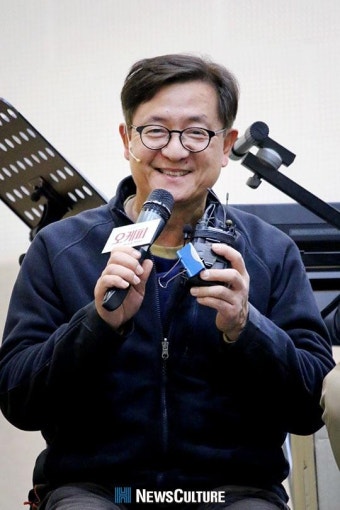 ‘오케피’ 송영창 “황정민, 후배지만 존경스러운 배우이자 연출가”