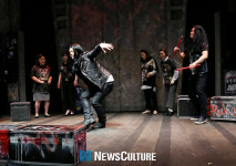 [컬처포토] 반드시 사장님의 마음에 들어야 한다,  연극 ‘헤비메탈 걸스’