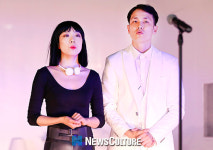 [컬처포토] 우리는 지금까지 기를 쓰고 살아남았어요, 연극 ‘가까스로 우리’