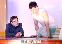 [컬처포토] 우리는 지금까지 기를 쓰고 살아남았어요, 연극 ‘가까스로 우리’