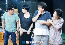 [포토뉴스②] 죽은 아버지가 돌아왔다, 연극 ‘오거리 사진관’ 연습실