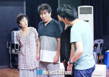 [포토뉴스②] 죽은 아버지가 돌아왔다, 연극 ‘오거리 사진관’ 연습실