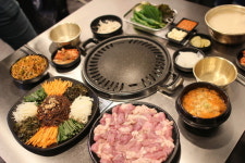 부산 명물 ‘뒷고기’ 트렌디하게 즐기는 맛집 탐방