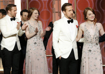 골든글로브 7관왕 ‘라라랜드’의 주역 라이언 고슬링-엠마 스톤, 우아하게 ‘축하’  