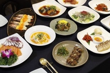 청담동에 가야금 가락과 함께 한국의 전통미 느끼며 오붓하게 가족모임 갖기 좋은 한정식 맛집 있어