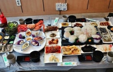 산과 바다의 정취를 함께 즐길 수 있는 강원도 강릉, 청정 바다 자연산 활어회 맛집도 여행 코스