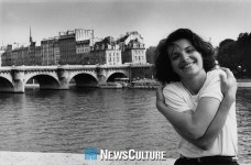 [NC 영화리뷰] 행복한 시간 붙잡은 회색의 사진가 ‘파리 시청 앞에서의 키스: 로베르 두아노’ 