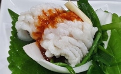 여수 가을 바다의 향과 맛을 만끽한다...풍성한 상차림 횟집과 하모 맛집 별미로