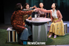 [NC포토] 연극 ‘병동소녀는 집으로, 돌아가지 않는다’, 와인 한 잔 할까요