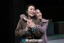 [NC포토] 연극 ‘병동소녀는 집으로, 돌아가지 않는다’ 전국향-홍성경, 하늘이 예쁘다