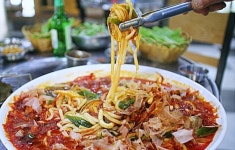제주도 여행객들 꼭 들르는 서귀포 중문관광단지, 흑돼지 맛집 탐방도 필수 코스
