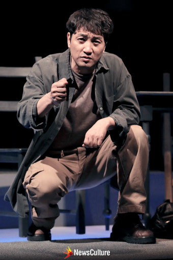 [NC포토] 연극 ‘킬롤로지’ 이석준, 현관문 덜컥