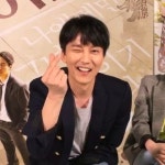 [#별별샷] 배우 김남길, ‘손하트’보다 눈길 가는 귀여운 윙크사진 공개