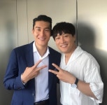 [#별별샷]‘잘생김 가득’ 축구선수 이용…차태현과 찰칵