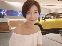 [#별별샷]가수 에스더, 청순미 가득한 사진 재조명