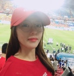 [#별별샷]‘하나뿐인 내편’ 박하나, 축구경기 관람 인증...‘안경녀 변신’