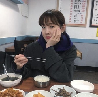 [#별별샷]가수 박보람, 백반집에서도 ‘예쁨주의’