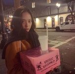 크리스탈, ‘도넛+커피’ 진리의 인증샷...시크함 포텐