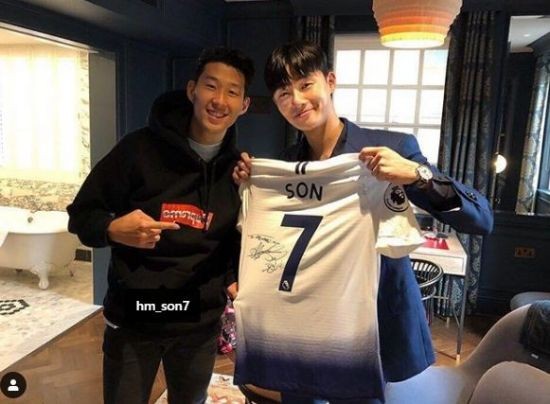 배우 박서준, 토트넘과 뉴캐슬 경기 시축자 선정! 손흥민과의 우정 빛내는 특별한 경기 기대