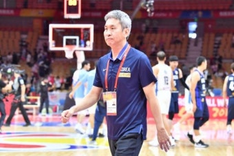 '3패' 김상식 농구남자 대표팀 감독 