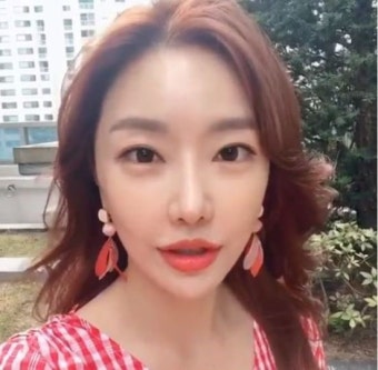'미모열일' 레이디제인, 근접 셀카로 선보인 한껏 물오른 비주얼
