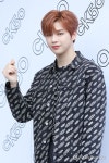 강다니엘, 덩실덩실 눈 맞추며 인사해요 (NC화보)