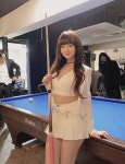 맥심 걸 BJ한지나, 당구장을 화보 촬영장으로 만드는 능력자