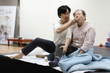 연극 아버지와 나와 홍매와 신구→손숙, 심도있고 섬세한 울림...연습실 공개 현장 (NC화보)