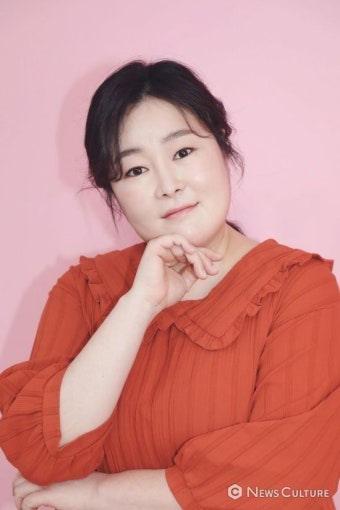윤사봉, 호방한 매력과 함께한 따스함 (주말N화보)