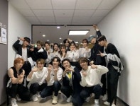 K타이거즈 제로, 우승 트로피 인증…나태주, 센터에서 활짝
