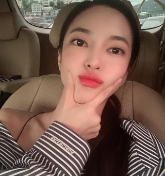 김윤지(NS윤지), 초근접 셀카에도 미모는 '이상 무'