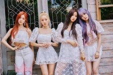 루나솔라, 데뷔는 SOLAR 콘셉트
