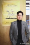 [포토] 오디컴퍼니 신춘수 대표, 포스터 앞에 서서