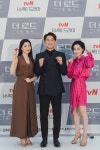 [포토뉴스]더 로드: 1의 비극 윤세아·지진희·김혜은, 하트 뿅뿅 반전매력
