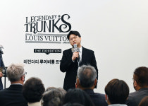 [NC포토] 레전더리 루이비통 트렁크 전 인삿말을 전하고 있는 LPME 컴퍼니 김단 대표