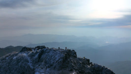 발아래 푸르른 구름바다가 넘실대는 천왕봉, 지리산 종주 그 끝