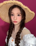 엔믹스(NMIXX) 설윤, 셀카 대방출...인형보다 더 이쁘네♥