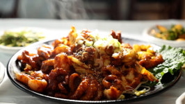 노란 봄볕 가득한 전북 완주 그 속의 맛...어머니의 장맛부터 청춘들의 달달구리까지
