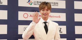 육성재, '손만 척하고 들었을 뿐인데...멋짐 폭발'[NC포토]