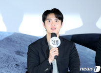 더 문 도경수X김용화 감독 쌍천만 신화, 우주서도 통할까…설경구·김희애 고군분투 [종합]